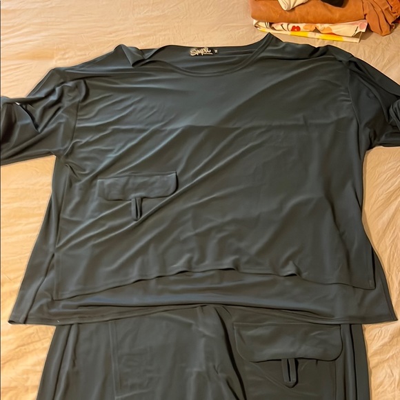 Dark Teal outfit 3/4 Top sleeves and legging with partial skirt - Picture 2 of 5